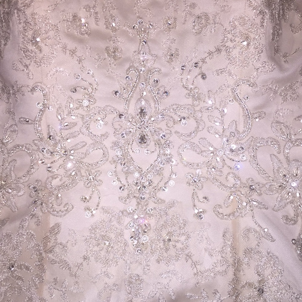 Exquisite Strapless Beading Sleeveless Bridal Dress Appliques Wedding Gown main image 1